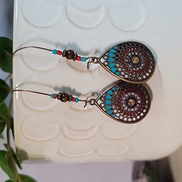 Hollow Cut Medallion Drop Western Bling Earrings - Picture 5 of 6